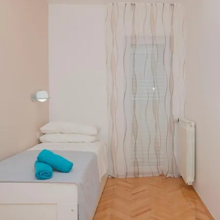 Radeljic Apartamento *