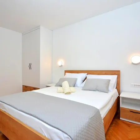 Radeljic Apartamento *